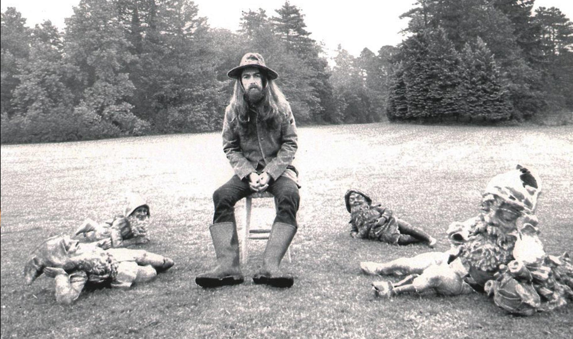 All things must pass george. All things must pass george. Харрисон 1970. Джордж харрисон 1970. George harrison all things must pass обложка.